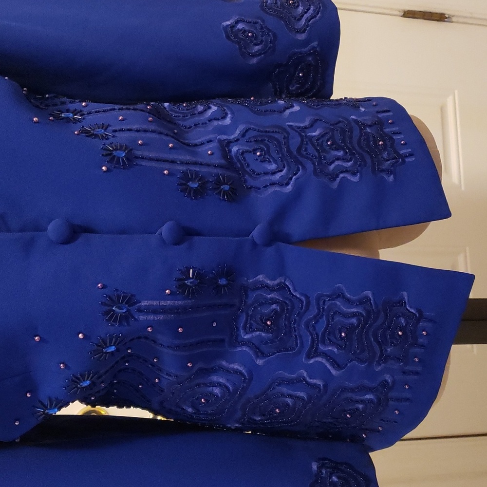 Blazer - Picture 2 of 4